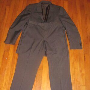 Kenneth Cole Reaction Men's Grey Suit 40L 33W. 34L Pants. Excellent Condition